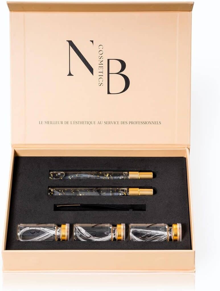 Coffret ouvert du kit fil de soie collagène professionnel montrant les flacons de soin, les applicateurs et les accessoires rangés