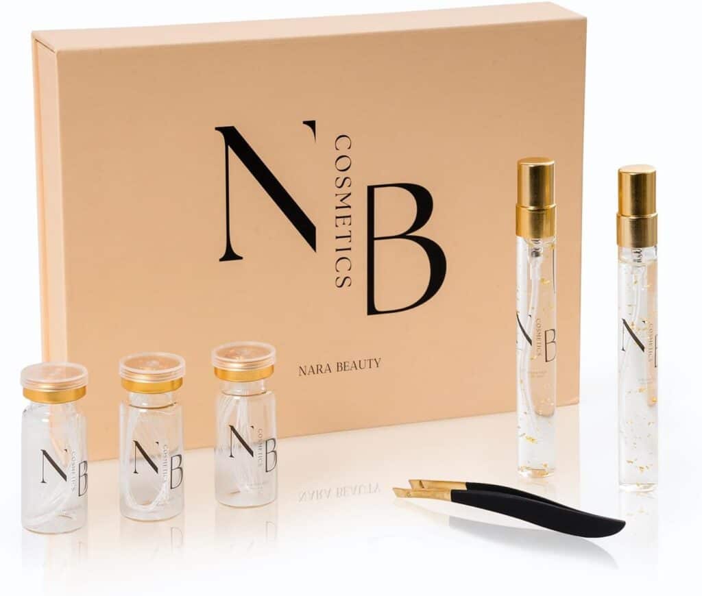 Flacons, applicateurs et accessoires inclus dans un kit fil de soie collagène professionnel présenté devant son coffret